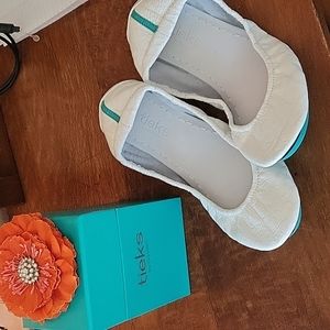 Tieks flats NWOT